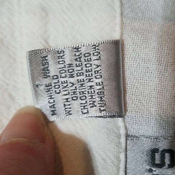 CHICO'S Textured White V-Neck Roll Tab Blouse with Pocket - Picture 13 of 13